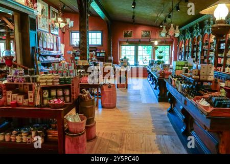 Vue intérieure de l'Orton Family Country Store, également connu sous le nom de Vermont Country Store à Rockingham, Vermont. Banque D'Images