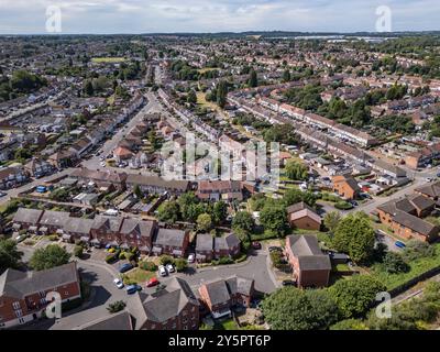 Vue générale du logement principalement en terrasses du nord de Coventry, à proximité du Arena Shopping Park et de Coventry Building Society Arena. Banque D'Images