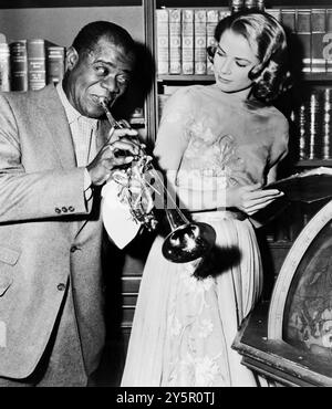 Louis Armstrong et Grace Kelly sur le tournage de 'High Society', 1956 Banque D'Images