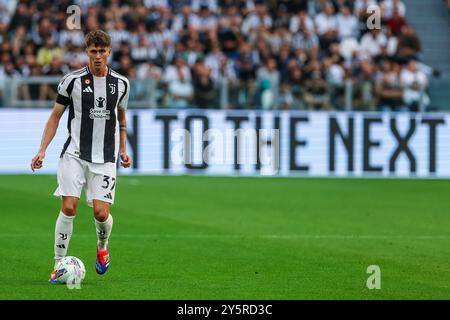 Turin, Italie. 21 septembre 2024. Nicolo Savona du Juventus FC vu en action lors du match de football de Serie A 2024/25 entre la Juventus FC et la SSC Napoli au stade Allianz. FINAL SCOREJuventus 0 | 0 Napoli (photo de Fabrizio Carabelli/SOPA images/Sipa USA) crédit : Sipa USA/Alamy Live News Banque D'Images