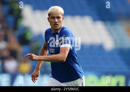 Cardiff, Royaume-Uni. 21 septembre 2024. Rubin Colwill de Cardiff City regarde. EFL Skybet championnat match, Cardiff City v Leeds Utd au Cardiff City Stadium à Cardiff, pays de Galles, le samedi 21 septembre 2024. Cette image ne peut être utilisée qu'à des fins éditoriales. Usage éditorial exclusif, photo par Andrew Orchard/Andrew Orchard photographie sportive/Alamy Live News crédit : Andrew Orchard photographie sportive/Alamy Live News Banque D'Images