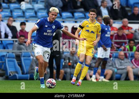 Cardiff, Royaume-Uni. 21 septembre 2024. Rubin Colwill de la ville de Cardiff en action. EFL Skybet championnat match, Cardiff City v Leeds Utd au Cardiff City Stadium à Cardiff, pays de Galles, le samedi 21 septembre 2024. Cette image ne peut être utilisée qu'à des fins éditoriales. Usage éditorial exclusif, photo par Andrew Orchard/Andrew Orchard photographie sportive/Alamy Live News crédit : Andrew Orchard photographie sportive/Alamy Live News Banque D'Images