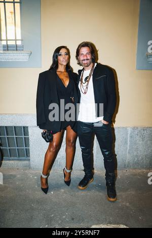 Milan, Juliana Moreira et Edoardo Stoppa - observations de célébrités pendant la semaine de la mode féminine de Milan : printemps/été 2025. Sur la photo : Juliana Moreira et Edoardo Stoppa arrivant au spectacle Philipp plein Banque D'Images