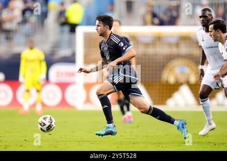 22 septembre 2024 : le milieu de terrain de l'Union de Philadelphie Leon Flach (31 ans) contrôle le ballon pendant la première moitié d'un match de MLS contre D. C. United au Subaru Park à Chester, Pennsylvanie. Kyle Rodden/CSM Banque D'Images