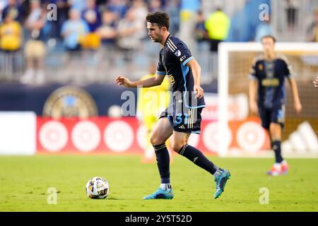 22 septembre 2024 : le milieu de terrain de l'Union de Philadelphie Leon Flach (31 ans) contrôle le ballon pendant la première moitié d'un match de MLS contre D. C. United au Subaru Park à Chester, Pennsylvanie. Kyle Rodden/CSM Banque D'Images