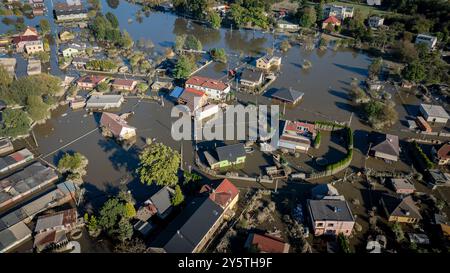 Ostrava, République tchèque. 22 septembre 2024. Des maisons ont été inondées à la suite de la brèche du mur d’inondation à la suite de fortes pluies et des inondations subséquentes, à Ostrava-Nova ves, en République tchèque, le 22 septembre 2024. Crédit : Petr Sznapka/CTK photo/Alamy Live News Banque D'Images