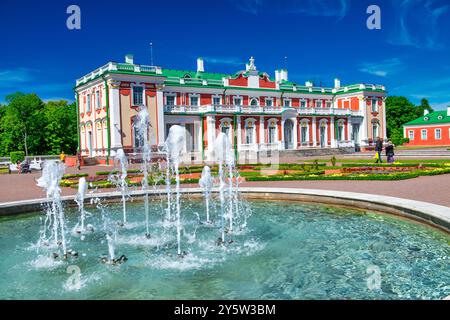 Tallinn, Estonie - 15 juillet 2017 : palais et jardins de Kadriorg en été. Banque D'Images