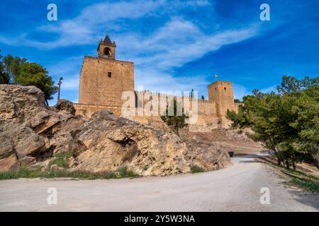 Antequera ville en Andalousie. Vieilles maisons de ville et Alcazaba sur une belle journée ensoleillée. Banque D'Images