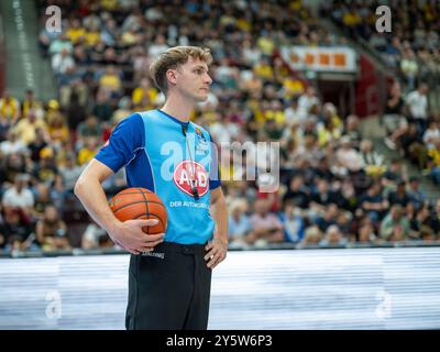 Ludwigsburg, Deutschland. 22 septembre 2024. Nicolas Rotter (Schiedsrichter), GER, MHP Riesen Ludwigsburg v. FC Bayern Basketball, Basketball, Bundesliga, Spielzeit 2024/2025, 22.09.2024, Foto : Eibner-Pressefoto/Sascha Walther crédit : dpa/Alamy Live News Banque D'Images