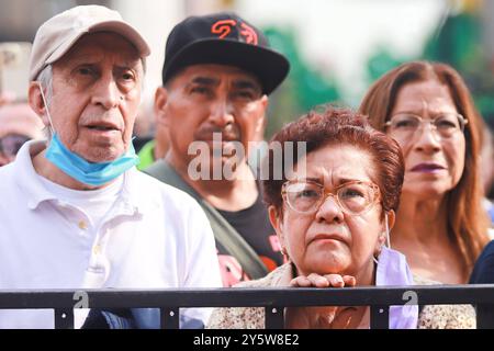 2024 Festival de musique Mariachi Maraton des personnes sont vues pendant le Maraton de Mariachis de la Ciudad de Mexico sur la place principale de Zocalo dont l'objectif est la promotion et la diffusion de cette musique régionale, reconnue comme patrimoine immatériel de l'humanité par l'Organisation des Nations Unies pour l'éducation, la science et la culture de l'UNESCO en 2011. Le 21 septembre 2024 à Mexico, Mexique. Mexico CDMX Mexique Copyright : xCarlosxSantiagox Banque D'Images