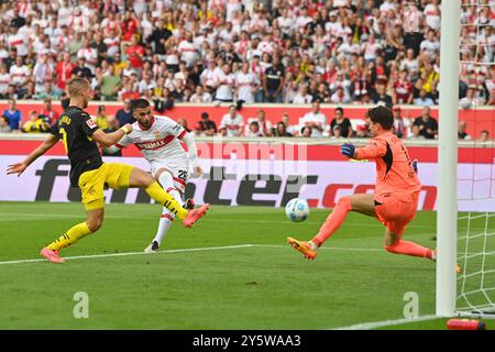 But chance Deniz UNDAV (VFB Stuttgart), action, duels contre Waldemar ANTON (Borussia Dortmund), re : gardien Gregor KOBEL (Borussia Dortmund). Scène de zone de pénalité. Football 1. Bundesliga saison 2024/2025, 4.Matchday, matchday04 VfB Stuttgart - Borussia Dortmund 5-1 le 22 septembre 2024, MHP ARENA. ? Banque D'Images