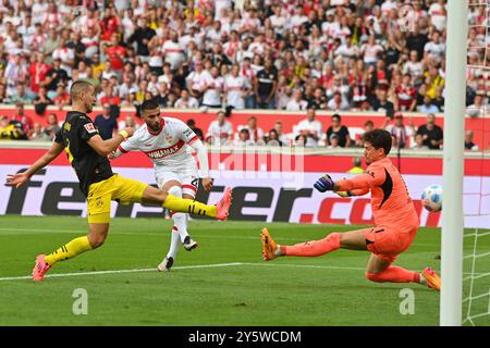 But chance Deniz UNDAV (VFB Stuttgart), action, duels contre Waldemar ANTON (Borussia Dortmund), re : gardien Gregor KOBEL (Borussia Dortmund). Scène de zone de pénalité. Football 1. Bundesliga saison 2024/2025, 4.Matchday, matchday04 VfB Stuttgart - Borussia Dortmund 5-1 le 22 septembre 2024, MHP ARENA. ? Banque D'Images
