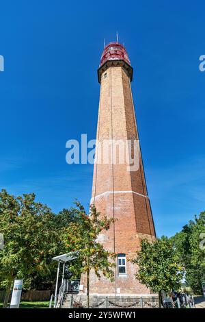 Phare Fluegge (Flugge) sur la mer baltique Fehmarn en Allemagne un jour d'été. Fehmarn est la troisième plus grande île allemande de la mer Baltique. Banque D'Images