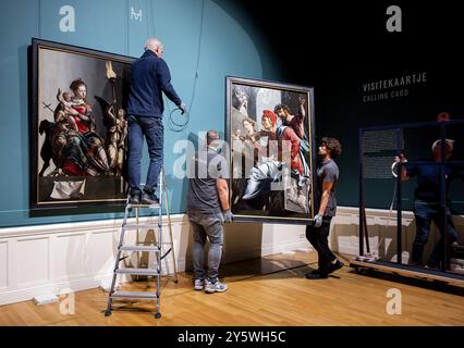 HAARLEM - le tableau emblématique restauré issu de Luke Paints the Madonna de Maarten van Heemskerck sera installé au Musée Frans Hals. C’est la première fois en 450 ans que l’œuvre sera exposée en deux parties ensemble. ANP KOEN VAN WEEL pays-bas Out - belgique Out Banque D'Images