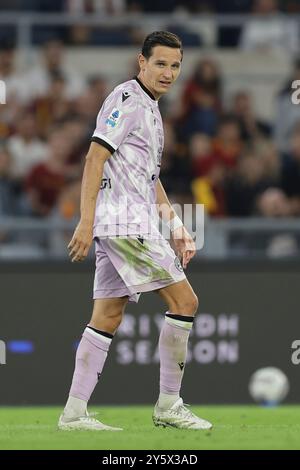 Florian Thauvin, l'attaquant français d'Udinese, regarde pendant le match de football Serie A entre L'AS Roma et Udinese au stade Olimpico de Rome, en Italie, le 22 septembre 2024. Banque D'Images