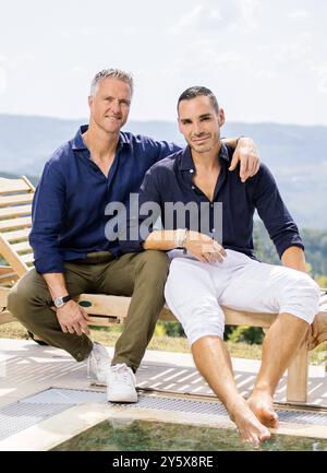 Oprtalj, 210824. Ralph Schumacher, ancien pilote de formule 1, vendange et cave. Sur la photo : Ralf Schumacher et son partenaire Etienne Bousquet-Cassagne. Photo : Vedran Peteh / CROPIX Copyright : xxVedranxPetehx schumacher oprtalj52-210824 Banque D'Images