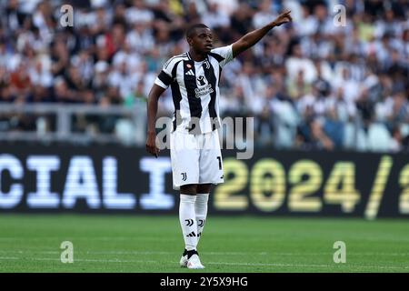 Pierre Kalulu de la Juventus FC fait des gestes lors du match de Serie A entre la Juventus FC et la SSC Napoli au stade Allianz le 21 septembre 2024 à Turin, Italie . Banque D'Images