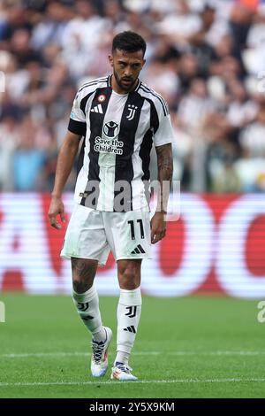 Nico Gonzalez de la Juventus FC regarde pendant le match de Serie A entre la Juventus FC et la SSC Napoli au stade Allianz le 21 septembre 2024 à Turin, en Italie . Banque D'Images