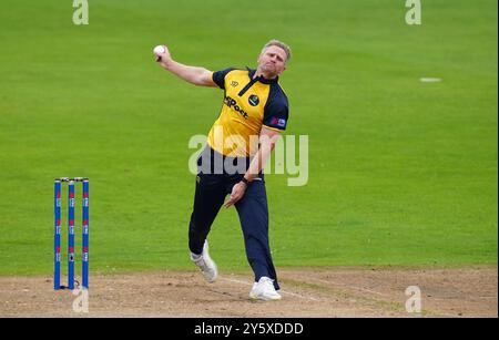 Le bowling Timm van der Gugten de Glamorgan lors de la finale de la Metro Bank One Day Cup à Trent Bridge, Nottingham. Date de la photo : lundi 23 septembre 2024. Banque D'Images