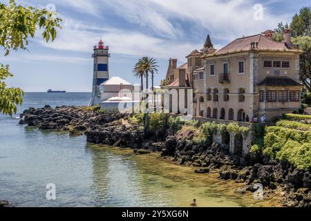 Musée du phare de Santa Marta à côté de la maison de Santa Maria in Cascaes, en portugais Cascais, ville portugaise dans le district de Lisbonne, Portugal. Banque D'Images