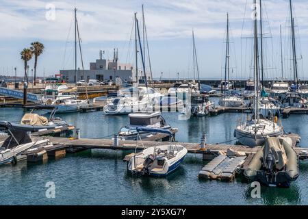 Marina dans la ville de Cascaes, en portugais Cascais, ville portugaise dans le district de Lisbonne, Portugal, Europa Banque D'Images