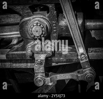 Gros plan sur les bielles d'accouplement d'un moteur restauré de la ligne Watercress, Ropley, Hampshire, Angleterre Banque D'Images