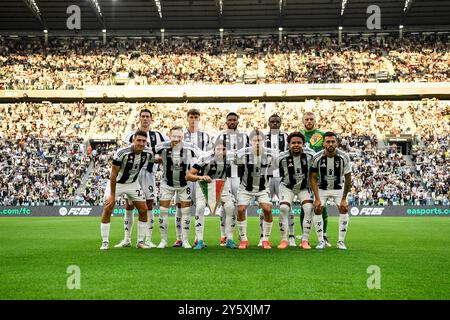 L'équipe de la Juventus pose lors du match de Serie A entre la Juventus et Napoli au stade Allianz le 21 septembre 2024 à Turin, en Italie. Banque D'Images