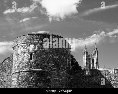 Murs de ville noirs et blancs, Canterbury, Kent, Angleterre, Royaume-Uni, GB. Banque D'Images