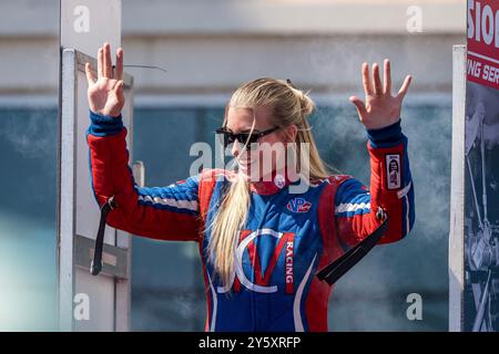 Concord, Caroline du Nord, États-Unis. 22 septembre 2024. IDA ZETTERSTROM (USA) de Brownsburg, Indiana est présenté aux fans de Zmax Dragway avant les Carolina Nationals à Concord, NC. (Crédit image : © Walter G. Arce Sr./ASP via ZUMA Press Wire) USAGE ÉDITORIAL SEULEMENT! Non destiné à UN USAGE commercial ! Banque D'Images