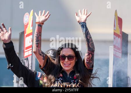 Concord, Caroline du Nord, États-Unis. 22 septembre 2024. ALEXIS DEJORIA (USA) d'Austin, Texas est présenté aux fans de Zmax Dragway avant les Carolina Nationals à Concord, NC. (Crédit image : © Walter G. Arce Sr./ASP via ZUMA Press Wire) USAGE ÉDITORIAL SEULEMENT! Non destiné à UN USAGE commercial ! Banque D'Images