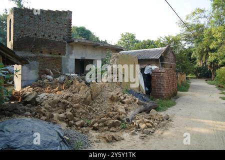 Scène de village à Bishnubati, une colonie de Santal à Sattore, Birbhum, Bengale occidental, Inde. Banque D'Images