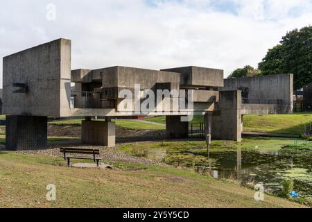 Peterlee, comté de Durham, Royaume-Uni. Apollo Pavilion de Victor Pasmore - une œuvre d'architecture d'art public dans la Nouvelle ville. Banque D'Images