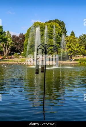 Beau paysage vibrant dans Jephson Gardens, Leamington Spa, Royaume-Uni. Banque D'Images