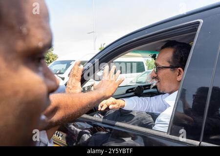 Colombo, Colombo, Sri Lanka. 22 septembre 2024. SUNIL Hadunetti, membre du NPP, agitant devant les partisans du président nouvellement élu Anura Dissanayake au Secrétariat présidentiel après la cérémonie de prestation de serment de Dissanayaka à Colombo le 23 septembre 2024. (Crédit image : © Kenula Pathirathna/ZUMA Press Wire) USAGE ÉDITORIAL SEULEMENT! Non destiné à UN USAGE commercial ! Banque D'Images