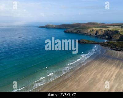 Whitesands Bay et Carn Llidi Aerial. Parc national de Pembrokeshire Coast. Pays de Galles, Royaume-Uni. Banque D'Images