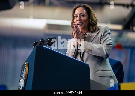 LARGO, MARYLAND, États-Unis - 15 août 2024 - le président américain Joe Biden et le vice-président Kamala Harris arrivent à un événement d'annonce de Medicare sur la baisse Banque D'Images