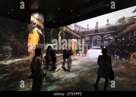 Ephèse, Turquie : Musée numérique dans le site archéologique d'Efeso, l'ancienne ville romaine avec des ruines, des bâtiments et des statues Banque D'Images