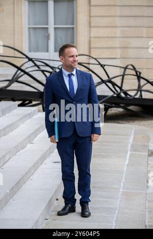 Paris, France. 23 septembre 2024. Marc Ferracci, ministre délégué à l’industrie, arrive à Paris le 23 septembre 2024 pour la première réunion du Cabinet du gouvernement Barnier. Photo par Eliot Blondet/ABACAPRESS. COM Credit : Abaca Press/Alamy Live News Banque D'Images