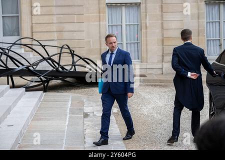 Paris, France. 23 septembre 2024. Marc Ferracci, ministre délégué à l’industrie, arrive à Paris le 23 septembre 2024 pour la première réunion du Cabinet du gouvernement Barnier. Photo par Eliot Blondet/ABACAPRESS. COM Credit : Abaca Press/Alamy Live News Banque D'Images