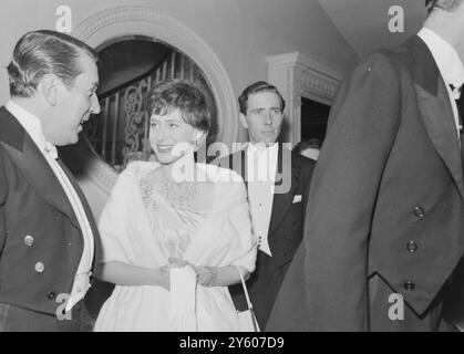 LA PRINCESSE MARGARET SE LEVA AU ROYAL OPERA HOUSE AVEC SON MARI LONDRES LE 14 FÉVRIER 1961 Banque D'Images