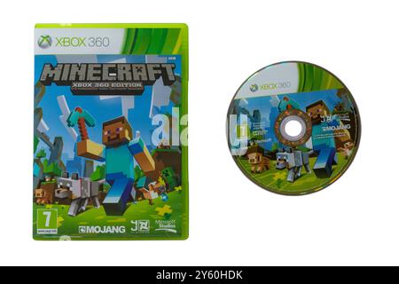 Jeu Xbox 360 - jeu vidéo Minecraft avec disque retiré du boîtier isolé sur fond blanc Banque D'Images