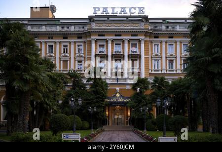 Façade, entrée, Hôtel Palace Merano, Merano, Merano, Tyrol du Sud, Province autonome de Bolzano, Italie, Europe Banque D'Images