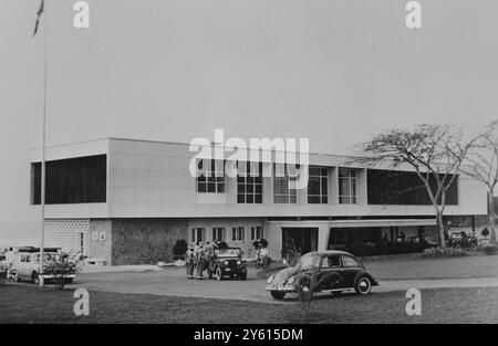 PREMIER PRÉSIDENT DE LA NOUVELLE RÉPUBLIQUE DU CONGO - JOSEPH KASAVUBU CHEZ LUI À LEOPOLDVILLE / 27 JUILLET 1960 Banque D'Images