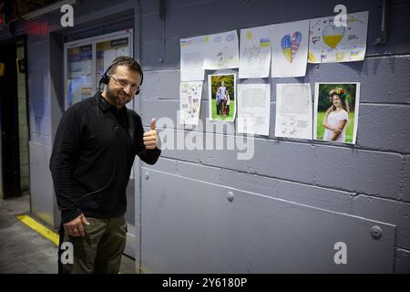 Scranton, Vereinigte Staaten. 22 septembre 2024. Le président Volodymyr Zelenskyj visite une usine d'armement aux États-Unis (usine de munitions de l'armée de Scranton à Scranton, Pennsylvanie) le 22 septembre 2024. Visite de travail du président de l'Ukraine au crédit américain : le bureau présidentiel de l'Ukraine via/dpa/Alamy Live News Banque D'Images