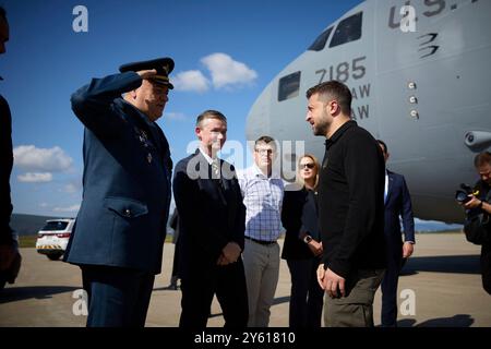 Scranton, Vereinigte Staaten. 22 septembre 2024. Le président Volodymyr Zelenskyj visite une usine d'armement aux États-Unis (usine de munitions de l'armée de Scranton à Scranton, Pennsylvanie) le 22 septembre 2024. Visite de travail du président de l'Ukraine au crédit américain : le bureau présidentiel de l'Ukraine via/dpa/Alamy Live News Banque D'Images