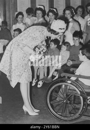 PRINCESSE ALEXANDRA À L'HÔPITAL ROYAL POUR ENFANTS MALADES, HÔPITAUX DE GLASGOW LE 2 JUIN 1960 Banque D'Images