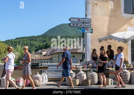 Le marché de Dieulefit, dans le département de la Drôme dans le sud-est de la France. Banque D'Images