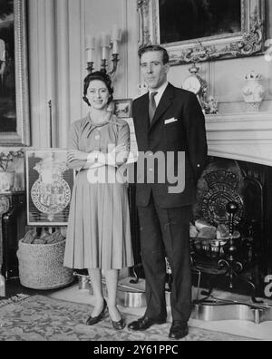 PHOTOGRAPHE ANTHONY ARMSTRONG-JONES ET FIANCÉE LA PRINCESSE MARGARET LE 28 FÉVRIER 1960 Banque D'Images