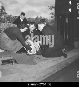 FINALE DU CONCOURS DE PREMIERS SOINS DE LA POLICE PORCHESTER HALL LONDRES 24 FÉVRIER 1960 Banque D'Images