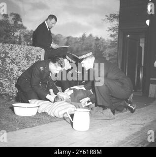 FINALE DU CONCOURS DE PREMIERS SOINS DE LA POLICE PORCHESTER HALL LONDRES 24 FÉVRIER 1960 Banque D'Images